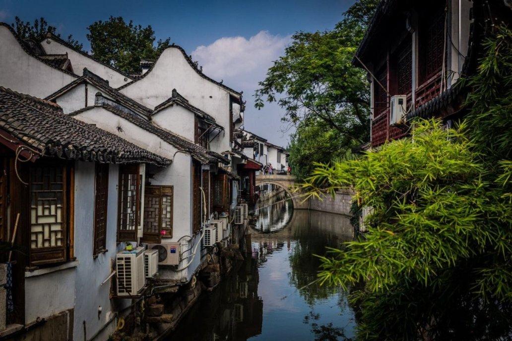 向上跳的香蕉